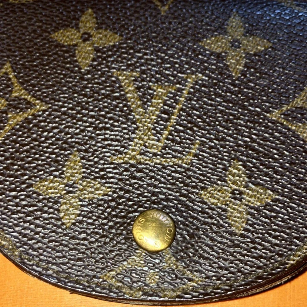 Louis Vuitton Brown and Gold Chain Wallet - Picture 4 of 11